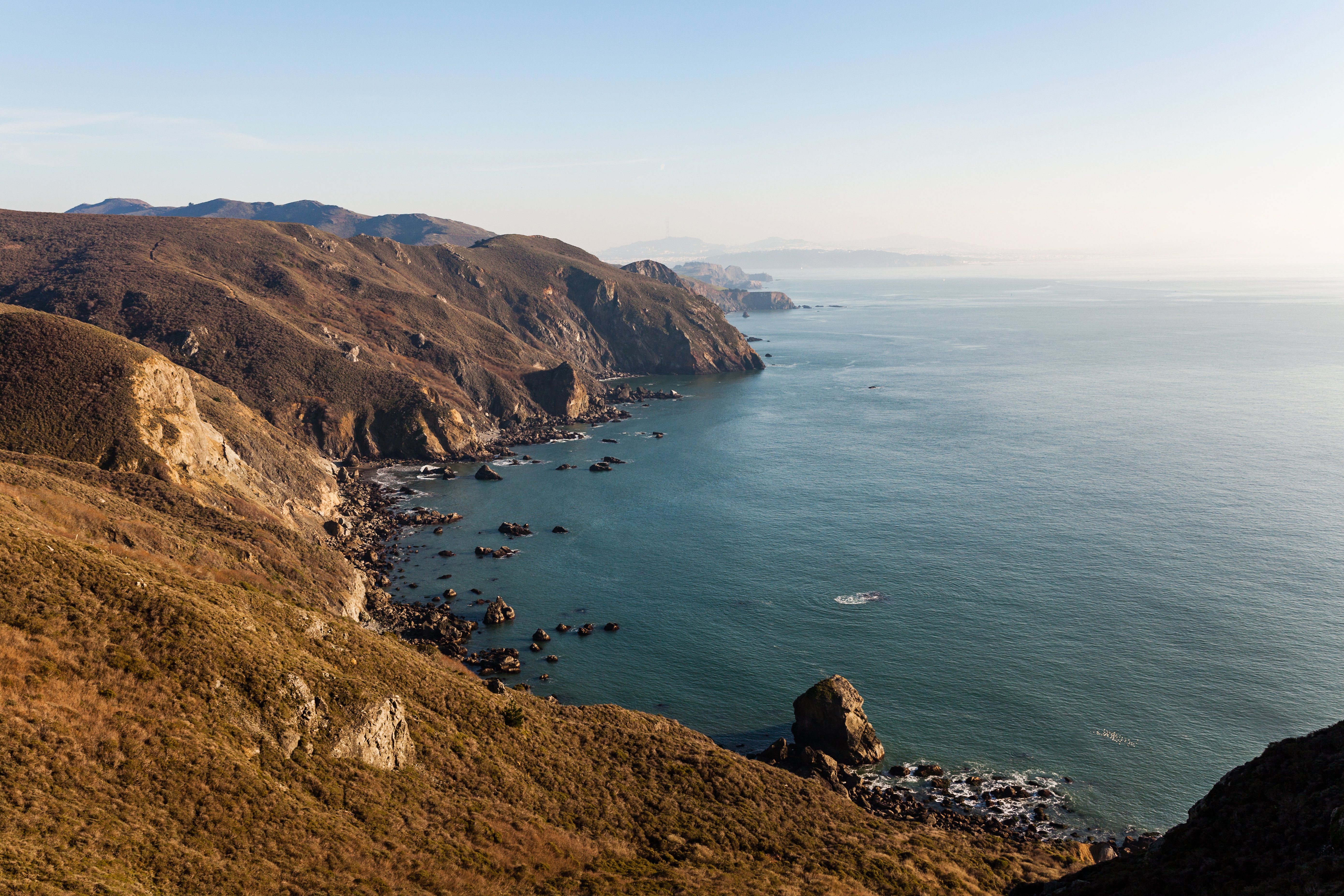 Tennessee Valley Trail in Marin Headlands hiking trail overlooking the pacific ocean near san francisco